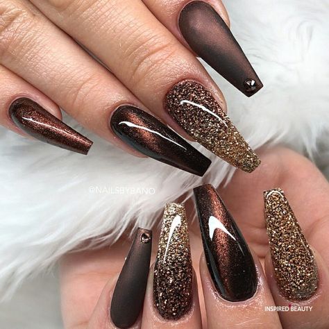 20 Brown Acrylic Nails Inspo To Slay The Season - Inspired Beauty Brown Acrylic Nails, Gold Acrylic Nails, Unghie Sfumate, Gold Glitter Nails, Winter Nails Acrylic, Fall Acrylic Nails, Shiny Nails, Ballerina Nails, Cat Eye Nails