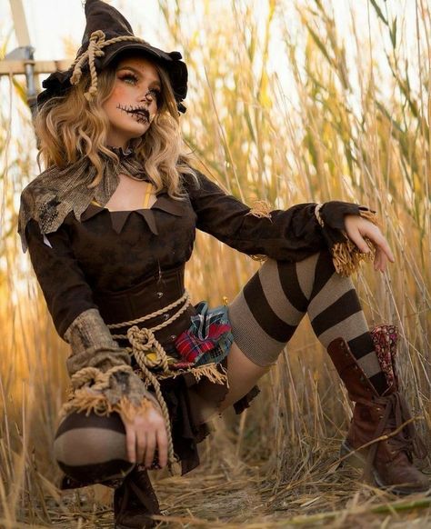 Cute Scarecrow Costume, Scarecrow Costume Women, Scarecrow Outfits, Diy Scarecrow Costume, Halloween Costumes Scarecrow, Scarecrow Costume, Halloween Scarecrow, Halloween Photography, Pretty Halloween Costumes