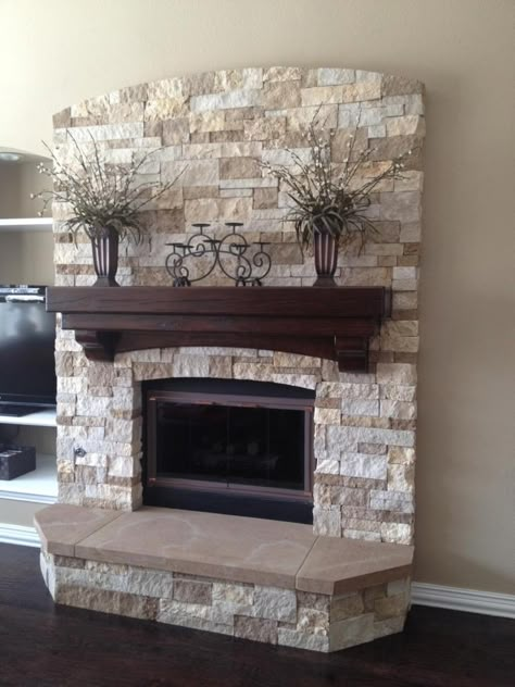 stone-fireplace-mantel-design - Home Decorating Trends - Homedit Corner Stone Fireplace, Stone Veneer Fireplace, Stone Fireplace Designs, Fireplace Mantel Designs, Stacked Stone Fireplaces, Stone Fireplace Mantel, Living Room Wood Floor, Brick Fireplace Makeover, Mantel Design