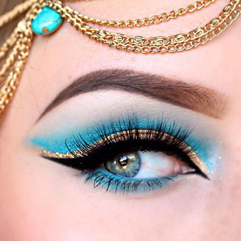 Turquoise and Gold Makeup Inspired by Jasmine From Disney's "Aladdin" Genie Inspired Makeup, Gold And Teal Makeup, Simple Egyptian Makeup, Teal And Gold Makeup Looks, Cleopatra Make-up, Blue And Gold Makeup, Princess Jasmine Makeup, Jasmine Makeup, Cleopatra Makeup