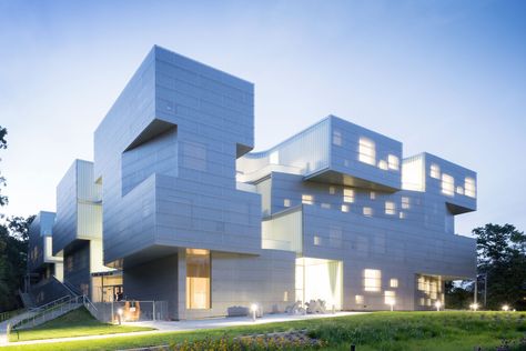 Visual Arts Building University Of Richmond, Steven Holl, University Of Iowa, American Architecture, Famous Architects, Architecture Awards, Bangor, Futuristic Architecture, Architect Design