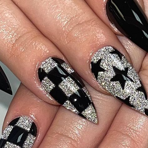 Heather Buzzell on Instagram: "📸💥 FLASH BANG 💥📸 . My favorite product to use for New Years nails is any color from the @luxapolish flash glitz collection. This one is ‘Diamond’ of course 💅🏼 use discount code: handittoheather when making your next order to save 💰 on your entire order ✨ . . #nails #nail #nailart #nailartist #nailpro #naildesign #nailtech #nailinspo #newyear #newyearsnails #flash #glitter #punk #glitternails #gelpolish #nailpolish #luxapolish #luxaaf #gelnails #gel #manicure #stars #stiletto #love #happynewyear #2024 #2023 #time #happy" Flash Glitter Nail Art, New Year’s Eve Sparkly Nails, Goth New Years Nails, Flash Nails Design, Happy New Year Nails Designs, New Years Eve Nails Ideas Sparkle, New Years Eve Nails Glitter, New Year Nail Art Designs, Simple New Years Nails