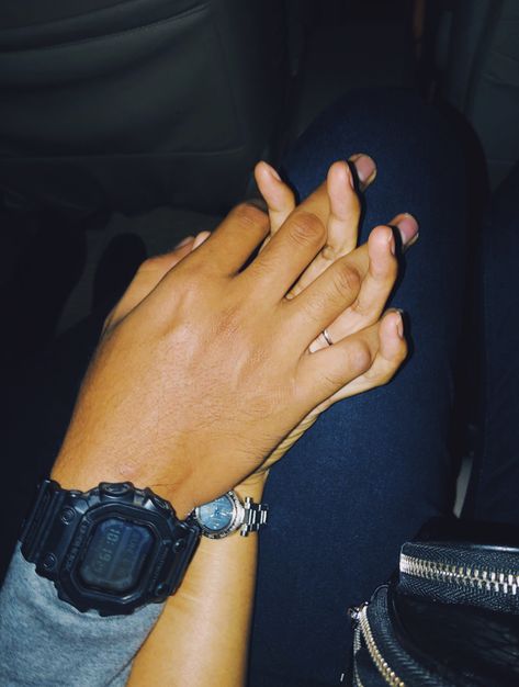 Holding Hands Pictures Relationship Goals, Black Couple Holding Hands Photo Ideas, Holding Hands Black Couple, Holding Hands Pictures, Teenage Couples, Couple Holding Hands, Couple Hands, Shri Ram Photo