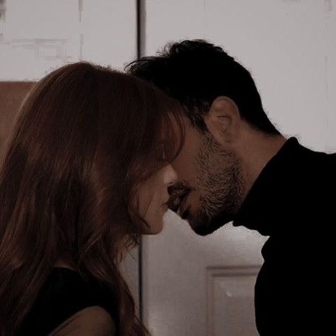 Red Head Couple Aesthetic, Empire Series, It Ends With Us, Relationship Goals Pictures, Colleen Hoover, Paros, Character Aesthetic, Couple Aesthetic, Love Couple