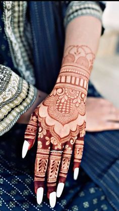 Mehandi Design For Hand, Finger Henna Designs, Easy Henna, Mehndi Designs For Kids, Very Simple Mehndi Designs, Simple Mehndi Designs Fingers, Full Mehndi Designs, Stylish Mehndi Designs, Latest Bridal Mehndi Designs