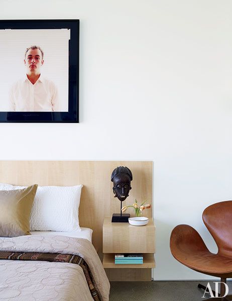 Built-in modern bed and accent chair with a touch of ethnic and quirk | via AD Toshiko Mori, Floating Headboard, Ad 100, Comfy Living Room Furniture, Office Architecture, Built In Bed, Built In Furniture, Custom Made Furniture, Comfy Chairs