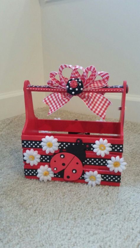 Ladybug Diy Crafts, Spring And Summer Crafts, Craft Night Projects, Ladybug Decor, Cute Things To Make, Ladybug Baby Shower, Ladybug Decorations, Ladybug Baby, Summertime Crafts