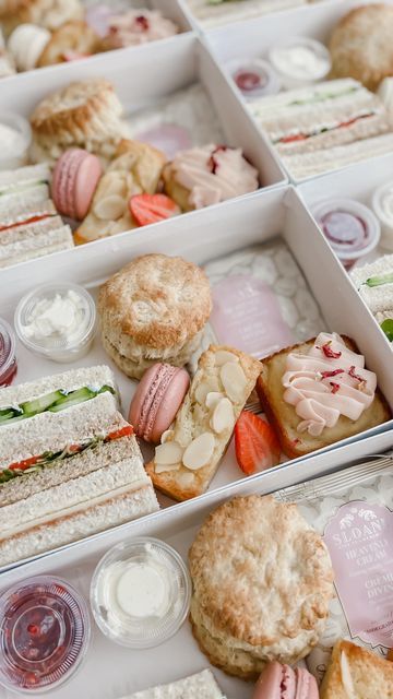 Tea Party To Go Boxes, Afternoon Tea To Go, Tea Party Box Ideas, Tea Party In A Box Ideas, Afternoon Tea Boxes, Afternoon Tea Picnic, Breakfast Tea Party Food, Afternoon Tea Grazing Table, High Tea Picnic