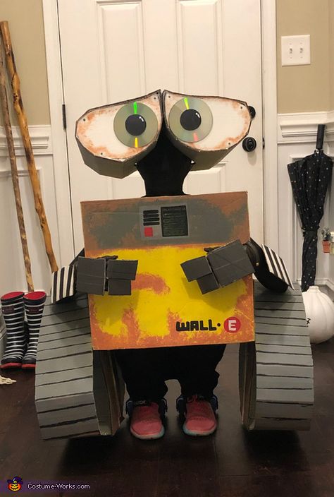 Saxon: I made this costume after the love I have for Wall-E from Disney. It's all cardboard, duct tape and dvds. Walle Costume Adult, Walle Costume, Wall E Costume, Cardboard Costumes, Original Halloween Costumes, Cardboard Construction, Cardboard Costume, Teen Crafts, Costumes For Adults