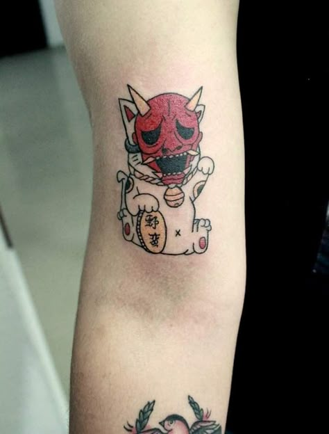 Tattoo gato de la suerte - mascara de hannya - Neotradicional Japanese Tattoo Symbols, Japanese Tattoos, Hand Poked Tattoo, Mask Tattoo, Japanese Sleeve Tattoos, Japanese Tattoo Designs, Japanese Tattoo Art, Aesthetic Tattoo, Symbolic Tattoos