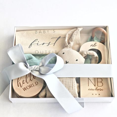 Baby Box Ideas, Baby Gift Packing Ideas, Baby Arrival Gifts, Bunny Teether, Baby Birth Gifts, Baby's First Christmas Gifts, Baby Shower Gift Box, Baby Closet Dividers, Teen Pregnancy