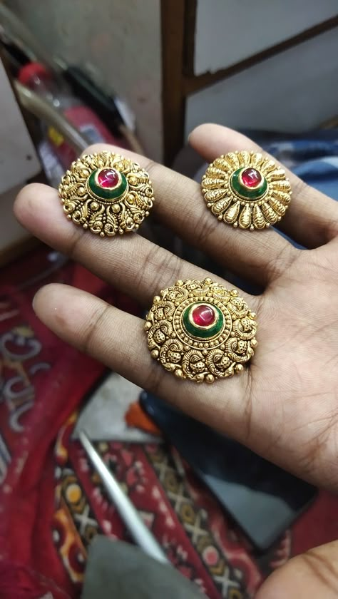 Rajputi Ring Design, Rajasthan Gold Jewellery, Big Gold Rings, Gents Kada, Antique Gold Ring, Latest Gold Ring Designs, Rings Ladies, Antique Gold Rings, Rajputi Jewellery