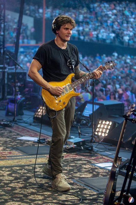 John Mayer Fits, Guitarist Outfit Men, Musician Outfit Men, John Mayer Outfit, Musician Aesthetic Outfits, John Mayer Style, Worship Leader Outfit, John Mayer Guitar, Indie Outfits Men