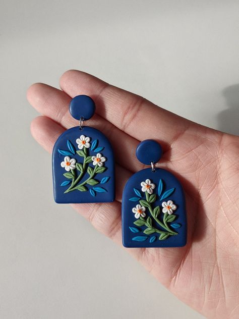 Navy Polymer Clay Earrings, Navy Blue Polymer Clay Earrings, Clay Art Earrings, Easy Diy Clay Earrings, Fimo Clay Jewelry, Fimo Ideas Jewelry, Clay Jewelry Ideas, Clay Jewellery Handmade, Clay Earrings Diy