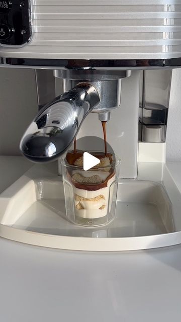 coffee petite on Instagram: "Tiramisu Espresso ✨ #coffee #espresso #tiramisu #dessert #delonghi #coffeetime #coffeelovers #coffeemachine #aesthetic #viral #aestheticcoffee #aestheticreels #viraldrinks" Espresso Tiramisu, Tiramisu Espresso, Tiramisu Aesthetic, Tiramisu Coffee, Pocket Coffee, Tiramisu Dessert, Coffee Espresso, October 2, Espresso Coffee