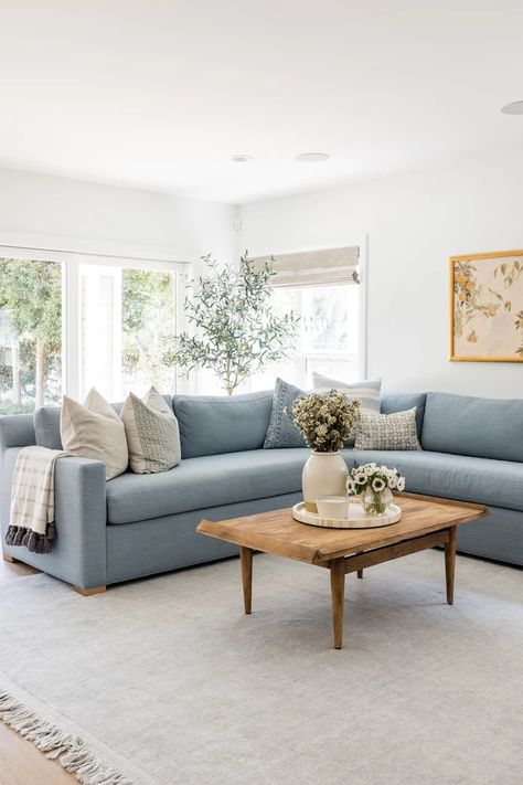 Living Room Design Blue, Blue Couch Living, Modern Coastal Living Room, Blue Sofas Living Room, Blue Couch Living Room, Corner Sofa Living Room, White Living Room Decor, Home Decor Ideas Living Room, Ideas Hogar