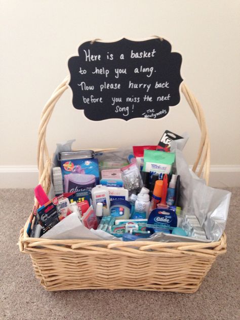 Basket of necessities for wedding restroom. "Here is a basket to help you along, now please hurry back before you miss the next song" Party Restroom Basket, Bathroom Favors For Wedding, Bathroom Bin Wedding, Wedding Toiletries Basket, Restroom Baskets For Wedding, Bathroom Care Basket, Wedding Restroom Basket, Wedding Toiletry Basket, Wedding Restroom