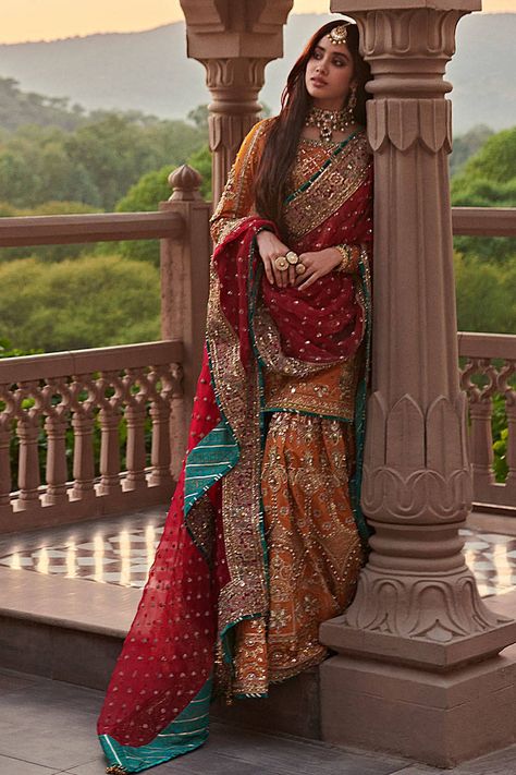 Mohsin Naveed Ranjha Design Studio. Gul-E-Maryam Pakistani Mehndi Outfit For Bride, Mendhi Bridal Dress, Jaggo Bridal Outfit, Bridal Mendhi Outfit, Mendhi Outfits Pakistani, Mendhi Outfit Bridal, Pakistani Bridal Wear Mehndi, Bridal Looks Indian, Mehndi Outfits For Bride