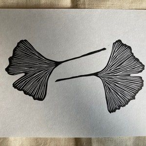 Sandblasting Ideas, Gingko Biloba, Teaching Drawing, Gingko Leaves, Lino Art, Simple Tree, Print Block, Linocut Art, Print Greeting Cards