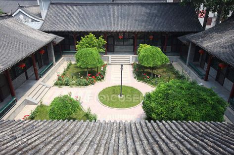 Traditional garden in quadrangle dwelling courtyard, Beijing, China, Asia — history, chinese - Stock Photo | #279099168 Chinese Courtyard Garden, House Courtyard, Chinese Courtyard, Chinese House, Architecture Mapping, Renovation Design, Traditional Garden, Courtyard House, Beijing China