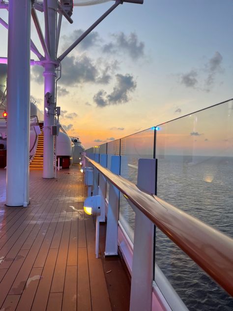 Disney cruise Miami Florida beach Cruise Ship Aesthetic, Cruise Balcony, Cruise Aesthetic, Cruise Photography, Cruise Ship Pictures, Semester At Sea, Cruise Life, Cruise Pictures, Dream Cruise