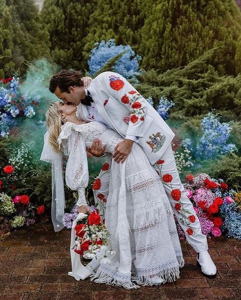 Nontraditional Wedding Outfit Bride, Non Traditional Wedding Attire, Campy Wedding, Triad Wedding, Eccentric Wedding, Weird Wedding, Poppy Wedding, Embellished Veil, Artist Wedding