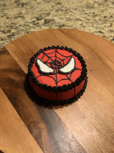 Spiderman Birthday Cake Aesthetic, Small Spiderman Cake, Spiderman 18th Birthday Cake, Spiderman Chocolate Cake, Spiderman Cake Heart, Snickers Torte, Spiderman Birthday Party, Cute Boyfriend Gifts, Spiderman Cake