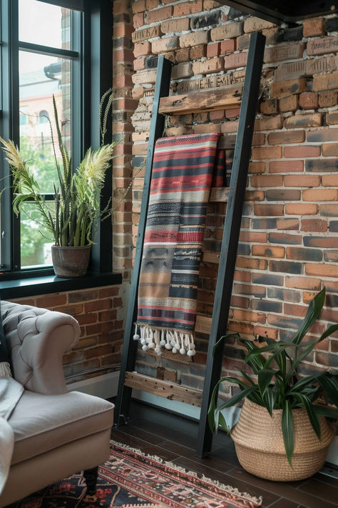 30 Modern and Functional Blanket Ladder Ideas Blanket Ladder With Shelves, Farmhouse Blanket Ladder Decor, Blanket Ladder Decor Living Room, Diy Ladder Blanket Holder, Ladder Decor Living Room, Blanket Display Ideas, Quilt Display Ideas, Throw Blanket Ladder, Blanket Ladder Ideas