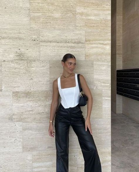 photo creds - unknown - comment or dm for credit ✧ ✧ Zara Aesthetic Outfits, Nightout Summer Outfit, Zara Outfit 2022, Zara Aesthetic, Look Zara, Fest Outfits, Outfit Zara, Mode Zara, Black Leather Pants