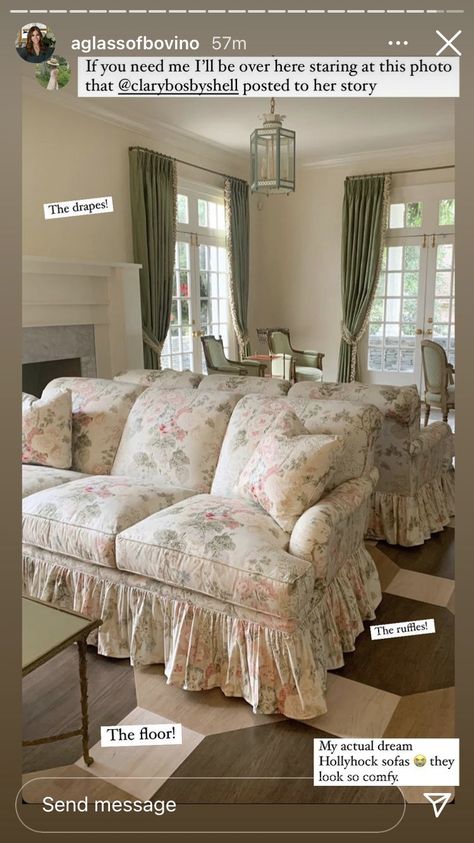 Cottage Style Couches, Vintage Floral Sofa, Cottage Couch, Lace Curtains Living Room, English Decoration, Floral Couch, Cottage Cozy, Classic Room, Nyc Apt