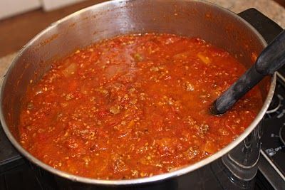 Fresh Tomato Spaghetti Sauce, Freezer Spaghetti Sauce, Sauce With Fresh Tomatoes, Tomatoes In Containers, Fresh Tomato Recipes, Spaghetti Sauce Recipe, Homemade Spaghetti Sauce, Growing Tomatoes In Containers, Grow Tomatoes