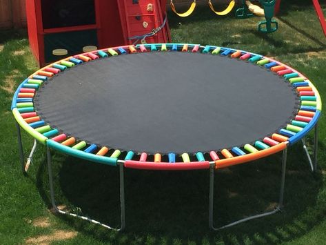 DIY: Pool Noodle Safety Hack For Springs on Trampoline Old Trampoline, Trampoline Tent, Playhouse Ideas, Backyard Trampoline, Pool Noodle, Backyard Diy, Diy Pool, Kid Pool, Backyard Playground