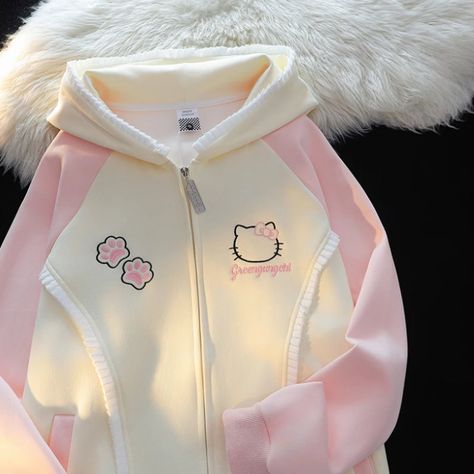 Cute Kitty Bow Hooded Sweater KI590 This cute kitty bow hooded sweater (KI590) is both adorable and functional. The cozy hood and soft material provide warmth and comfort, while the cute kitty bow adds a touch of cuteness to any outfit. Stay warm and stylish with this must-have item! Hello Kitty Korean, Hello Kitty Sweater, Kuromi Clothes, Sanrio Outfits, Cute Kawaii Outfits, Pastel Outfits, Cartoon Hello Kitty, Kawaii Outfit, Kawaii Hoodie