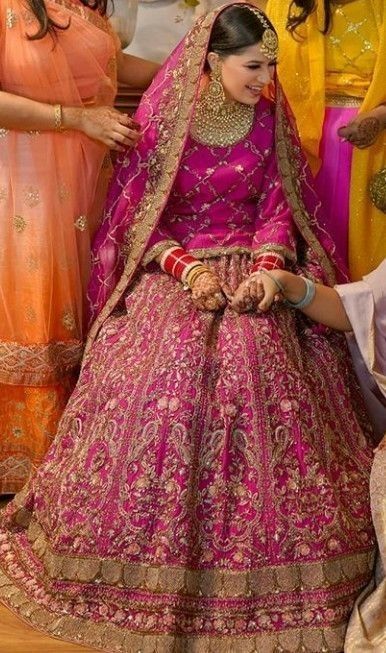 Khada Dupatta Hyderabadi, Wedding Reception Outfits, Mehendi Wedding, Bridal Suits Punjabi, Layer Dresses, Trendy Bridesmaids, Sikh Bride, Reception Outfits, Modern Indian Wedding