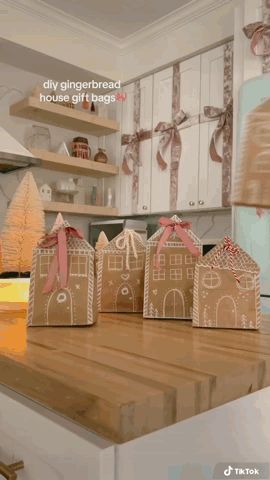 Gingerbread Gift Ideas, Gingerbread Paper Bag, Christmas Candy Bags Ideas, Magnolia Mercantile, Paper Bag Wrapping, Ginger Bread House Diy, Ginger House, Gingerbread Gifts, Christmas Candy Bag