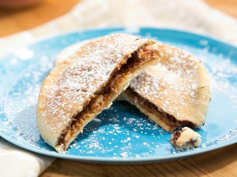 Pita Recipe, Geoffrey Zakarian, Pita Recipes, Nutella Desserts, Food Network Canada, Banana Dessert, Chocolate Hazelnut Spread, Pita Bread, Yummy Sweets