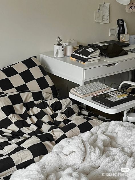 Black And White Korean Aesthetic Room, Korean Room Black And White, Room Black Furniture Aesthetic, Monochrome Aesthetic Bedroom, Black And White Aesthetic Bedroom Ideas Minimalist, Aesthetic Black And White Bedroom, Aesthetic Bedroom Black And White, Aesthetic Room Ideas Black And White, Black And White Rooms Aesthetic