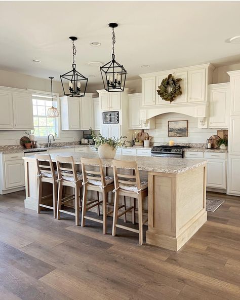 Farmhouse Spring Decor, Rearranging Furniture, Decor For Kitchen, Wood Ladder, Cozy Candles, Chic Kitchen, Kitchen Inspo, Kitchen Remodel Idea, Kitchen Makeover