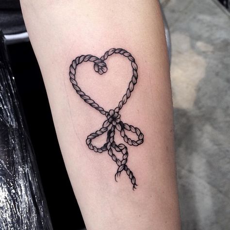 Lasso Tattoo Design, Lasso Tattoo Ropes, Lasso Heart Tattoo, Rope Heart Tattoo, Rope Tattoo Design, Lasso Tattoo, Tattoo Rope, Valentines Flash, Tattoo Future