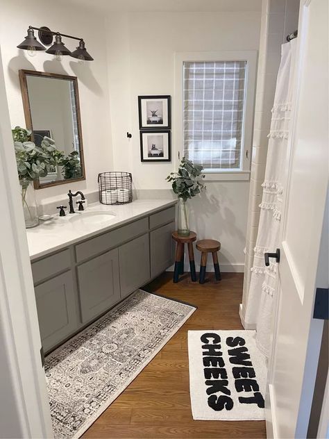 Kids And Guest Bathroom Ideas, Modern Farmhouse Kids Bathroom, Neutral Kids Bathroom Ideas, Neutral Guest Bathroom, Simple Farmhouse Bathroom, Inviting Home Decor, Neutral Kids Bathroom, Boys Bathroom Decor, Bathroom Redecorating