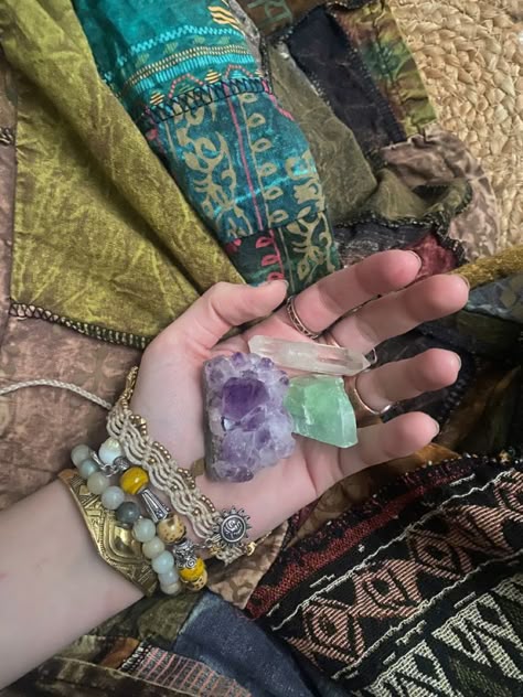 Boho Astethic, Hippie Grunge Aesthetic, Hippie Witch Aesthetic, Hippy Aesthetic, Mundo Hippie, Dark Hippie, Outfitinspo Style, Granola Aesthetic, Hawaii Aesthetic