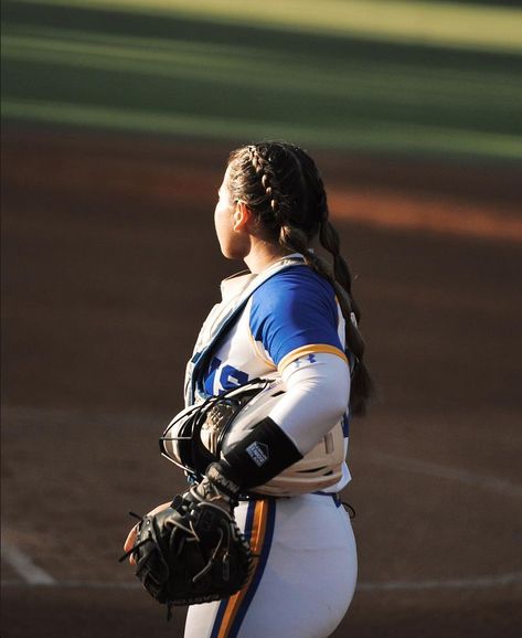 Softball Field Aesthetic, Softball Catcher Aesthetic, Softball Pics, Softball Reference Pose, Aesthetic Softball Pictures, College Softball, College Softball Aesthetic, Softball Aesthetic Catcher, Softball Catcher Pictures