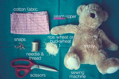 The Perfect Pear: DIY // Teddy Bear Heat Pad    My nieces would love this - maybe a christmas present :) Diy Heat Pack, Diy Heating Pad, Diy Teddy Bear, Heat Bag, Microwave Heating Pad, Heat Pad, Heating Pad, Easy Sewing Projects, Diy Projects To Try