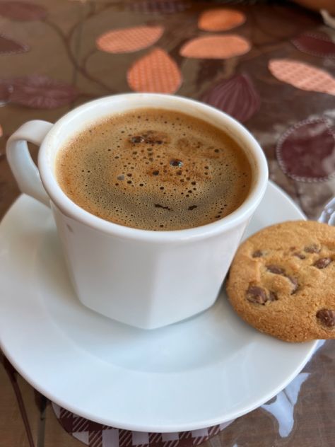 Coffee and cookie Coffee And Cookies Aesthetic, Cookie And Coffee, Cookies With Coffee, Cookies And Coffee, Coffee Biscuits, Coffee Cookies, Grandma's House, Colorful Stage, Food Inspo