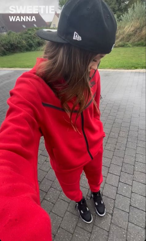 Nike Tech Rouge, Nike Tech Fleece Womens, Nike Tech Red, Nike Tech Women, Red Tech Fleece, Pink Nike Tech, Tech Fleece Women, Nike Tech Fit, Red Nike Tech