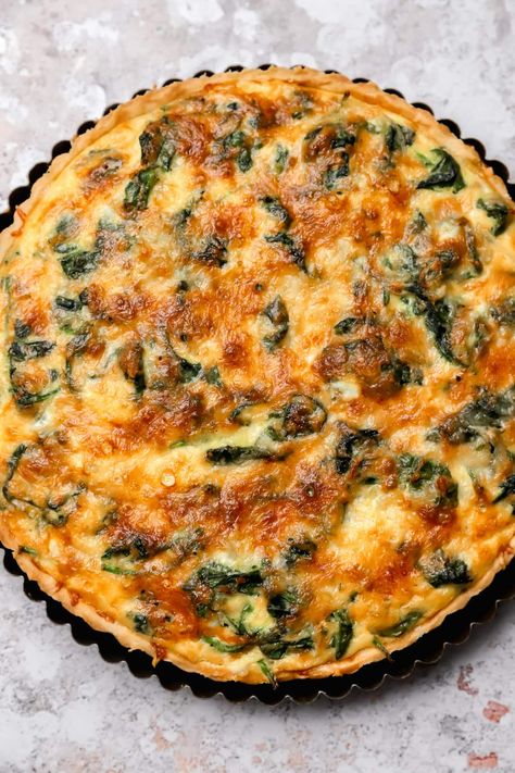 Cheesy Quiche Florentine with Spinach and Gruyere - Well Seasoned Studio Quiche Florentine Recipe, Cheesy Quiche, Quiche Florentine, Gluten Free Quiche, Spinach Quiche Recipes, Florentines Recipe, Tart Dough, Spinach Quiche, Tart Baking