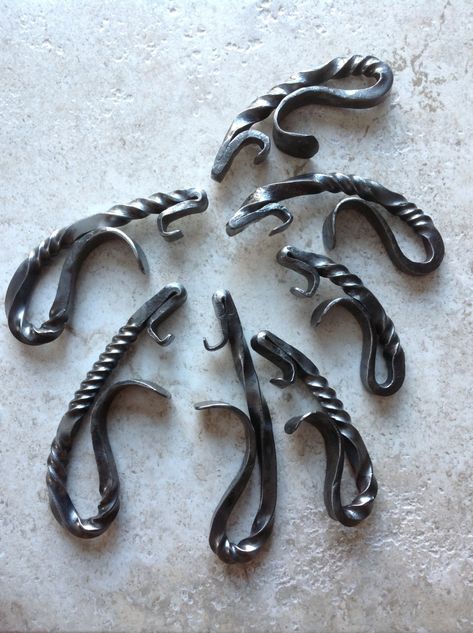 Welding Shop, Blacksmith Forge, Iron Jewelry, Blacksmith Tools, Blacksmith Projects, Horseshoe Crafts, Blacksmith Shop, Metal Working Projects, Beer Drinker