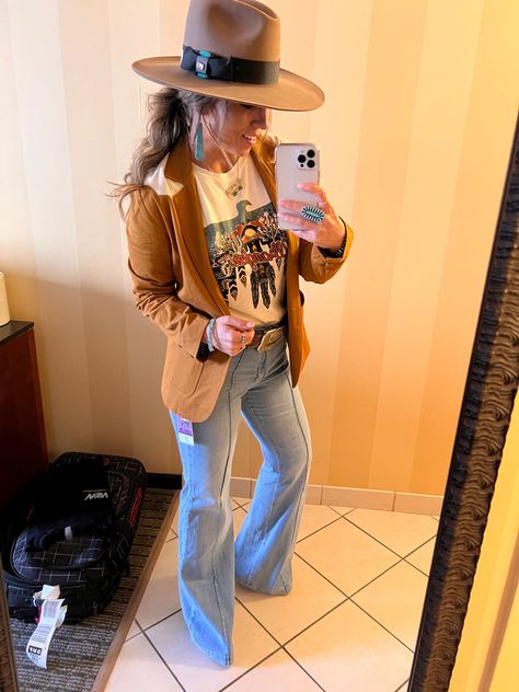 Bell Bottoms And Blazer Outfit, Blazer Country Outfit, Nfr Blazer Outfits, Western Outfit With Blazer, Boho Blazer Outfit, Western Outfits With Blazer, Western Blazer Outfits For Women, Western Blazer Outfit, Western Alternative