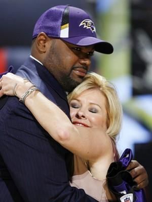 Michael Oher and his Mom can how today in popular culture races are intertwining. In past history it was not acceptable for whites to be with blacks when clearly he has a white mother and he is of african descent. Family Wounds, Michael Oher, Book Signing Event, Blind Side, The Blind Side, Ravens Football, Hotty Toddy, Sports Hero, Leigh Anne