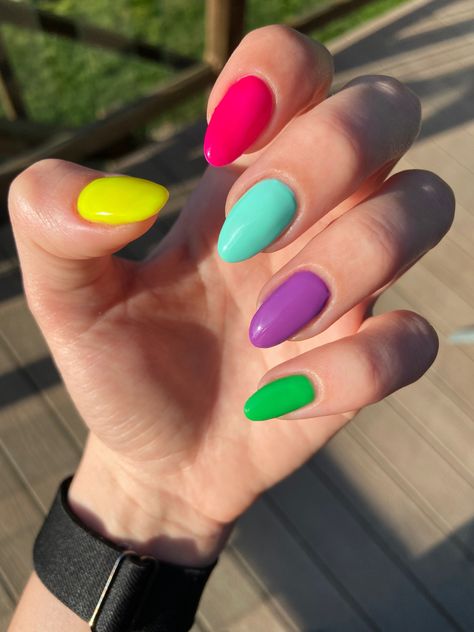 80s Nails Trends, 90s Manicure, Retro Nails 80s, 80s Style Nails, Nagel Art 80s, 1980 Nails, 90s Manicure Trends, Nails In The 80s, 80 Nails 80's